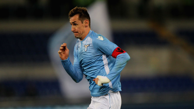 1996年，55岁的贝利还在踢足球（1996年，55岁的贝利仍驰骋绿茵场）