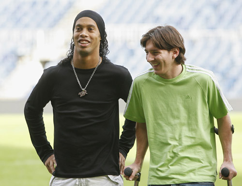 杨晨对话施拉普纳：中国球员不该只为钱踢球，留洋从乙级开始（杨晨与施拉普纳对话：中国球员不应唯钱是图，留洋应从乙级打起）