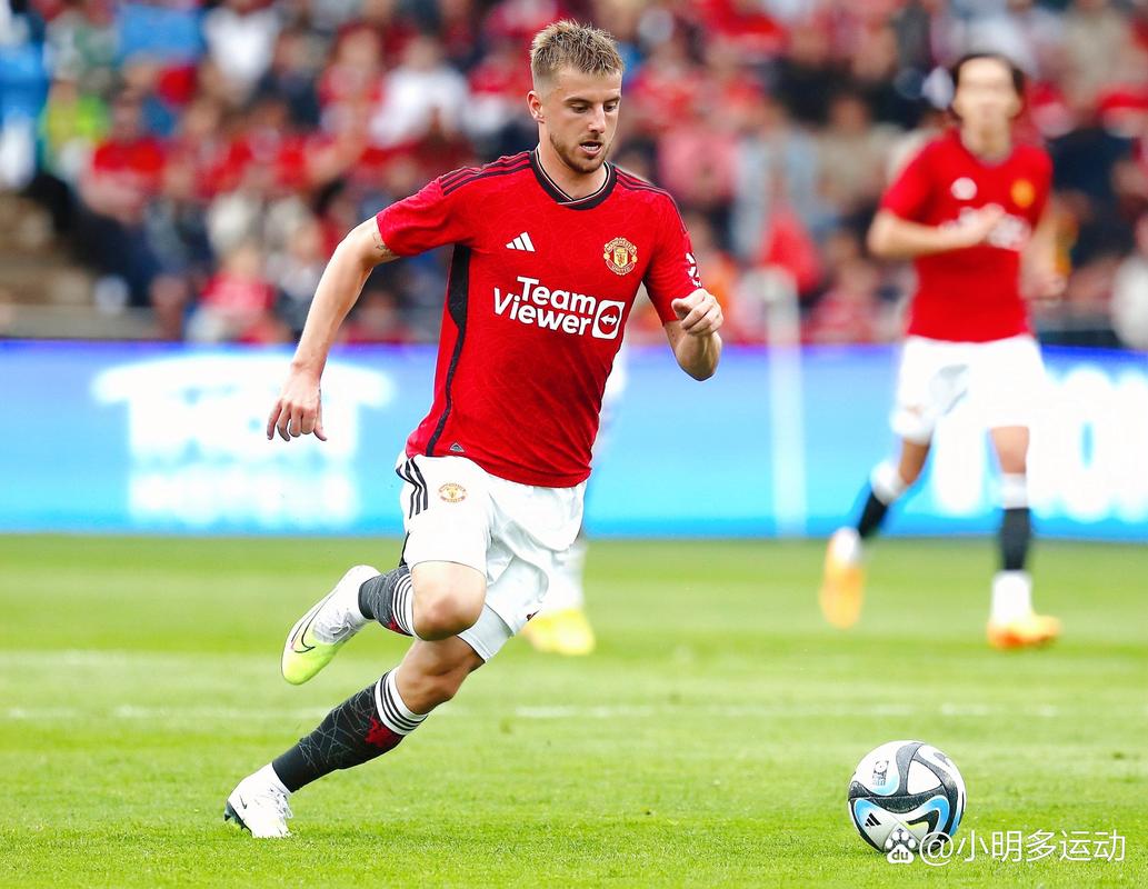 76场比赛10个帽子戏法，凯恩帽子戏法数来到德甲历史第五（凯恩76战收获10次帽子戏法，升至德甲历史帽子戏法榜第5）