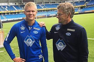 405次！梅西超越普斯卡什，独享足球历史助攻第一人荣誉（405次助攻里程碑！梅西超越普斯卡什，独占足坛历史助攻王）