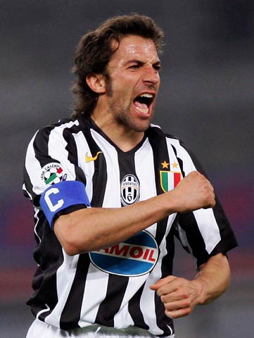 杜普兰蒂斯、特博戈两名巴黎奥运会金牌得主为摩纳哥vs巴黎开球（巴黎奥运金牌得主杜普兰蒂斯、特博戈为摩纳哥对巴黎比赛开球）