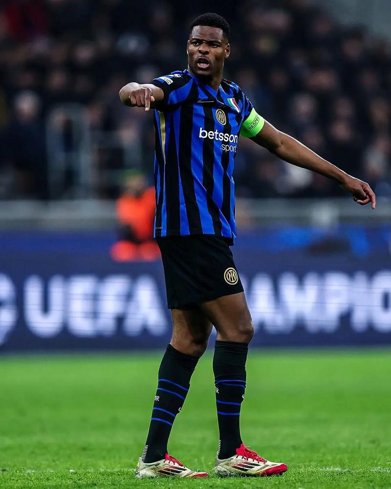 诺伊尔：孔帕尼有很多值得称道的优点；我现在只专注于俱乐部