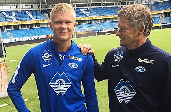 图片报：米兰对金玟哉感兴趣，在今夏就曾观察过他（图片报：AC米兰有意金玟哉，今夏已对其进行考察）