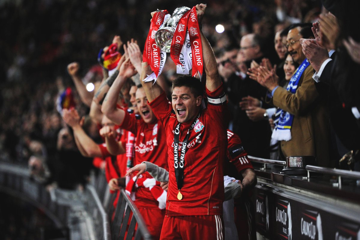 足球欧洲媒体评最佳11人阵容，无人争议（欧洲媒体评选足球最佳十一人，公认无争议）