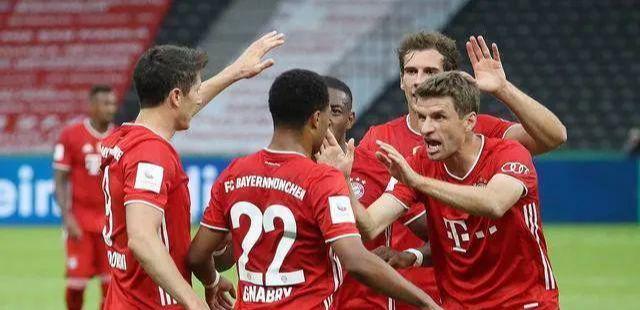 曼联红魔主场零封埃弗顿（红魔曼联坐镇老特拉福德零封埃弗顿）