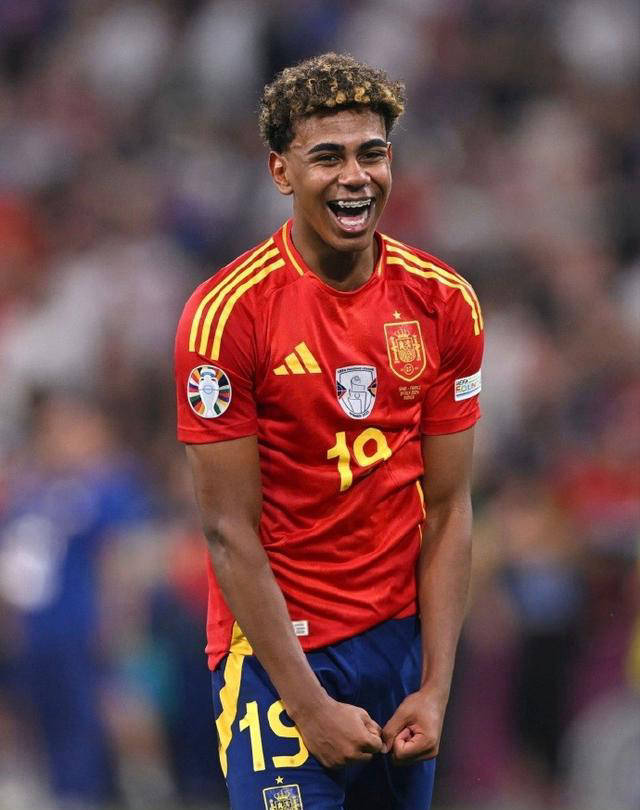 4大科技赋能足球，助力小球员身心脑体全面发展（四大科技驱动足球创新，全面促进小球员身心脑体发展）