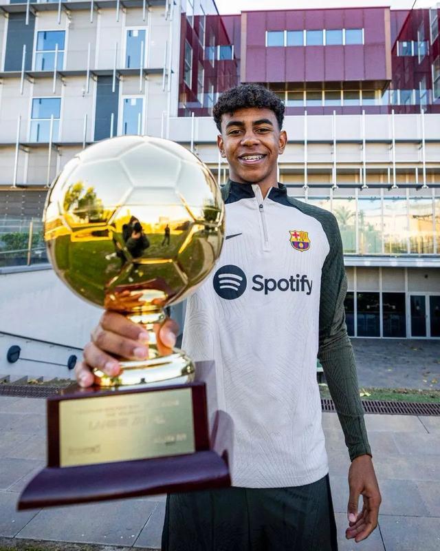 支持河南队，一河南球迷从航体骑三轮车前往足协杯决赛地苏州（为河南队加油，河南球迷骑三轮自航体出发奔赴足协杯决赛地苏州）