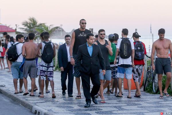 记者：迈阿密国际将免签26岁阿根廷边后卫穆拉，双方签约3年（记者：26岁阿根廷边后卫穆拉将自由转会迈阿密国际，签约三年）