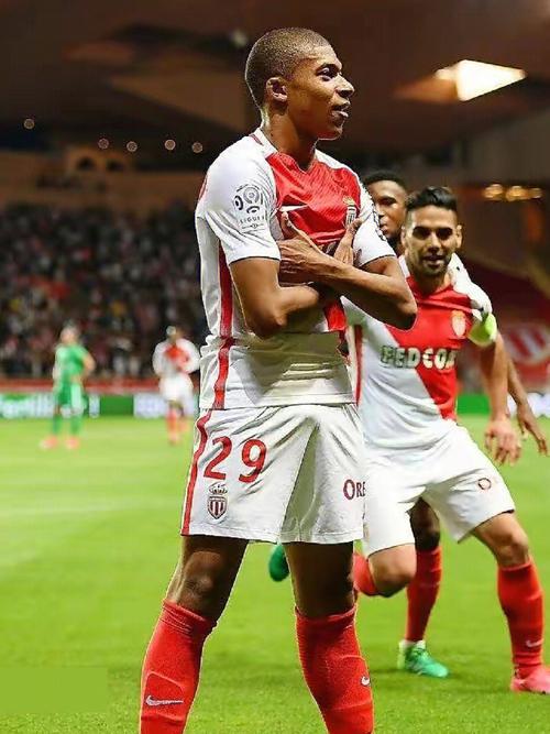 埃贝尔：穆西亚拉复出要等到1月；和格纳布里续约谈判很顺利（埃贝尔：穆西亚拉预计一月回归；与格纳布里续约谈判进展顺利）