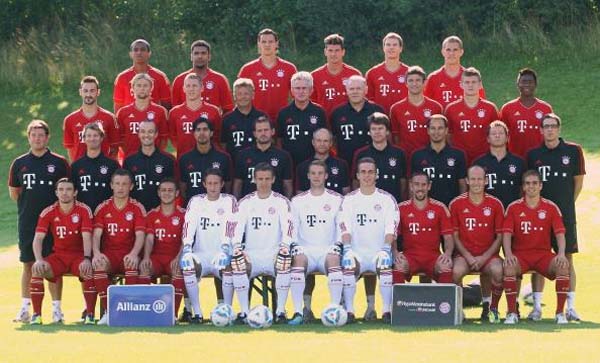 罗马诺：米兰和戴维没接触，球员经纪人否认所有冬窗离队传闻（罗马诺：米兰与戴维无接触，球员经纪人否认冬窗离队传闻）