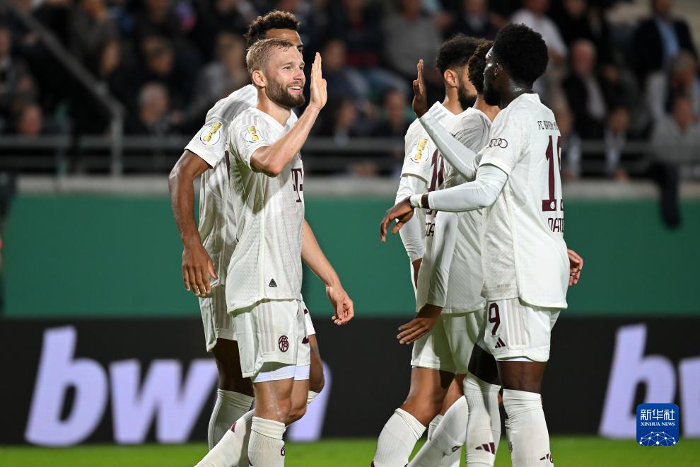 邮报：曼联或用钱+球员的方式买谢什科，霍伊伦可能会被交易（邮报称曼联考虑以现金外加球员求购谢什科，霍伊伦可能成为交易筹码）