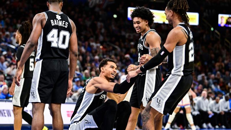 康宁汉姆生涯罚球命中率85%，但是连续2场投丢关键罚球（尽管生涯罚球率85%，康宁汉姆已连两场丢关键罚球）