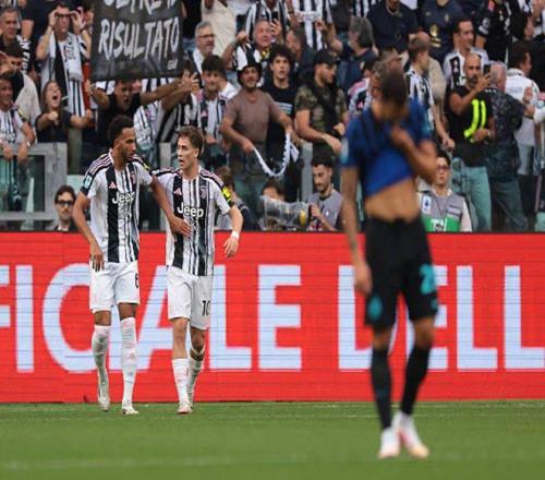 中国队在米兰冬奥会冰壶落选赛中以5-2战胜菲律宾队，取得三连胜，成为唯一全胜队伍。（米兰冬奥冰壶落选赛：中国队5比2胜菲律宾，豪取三连胜成唯一全胜队）