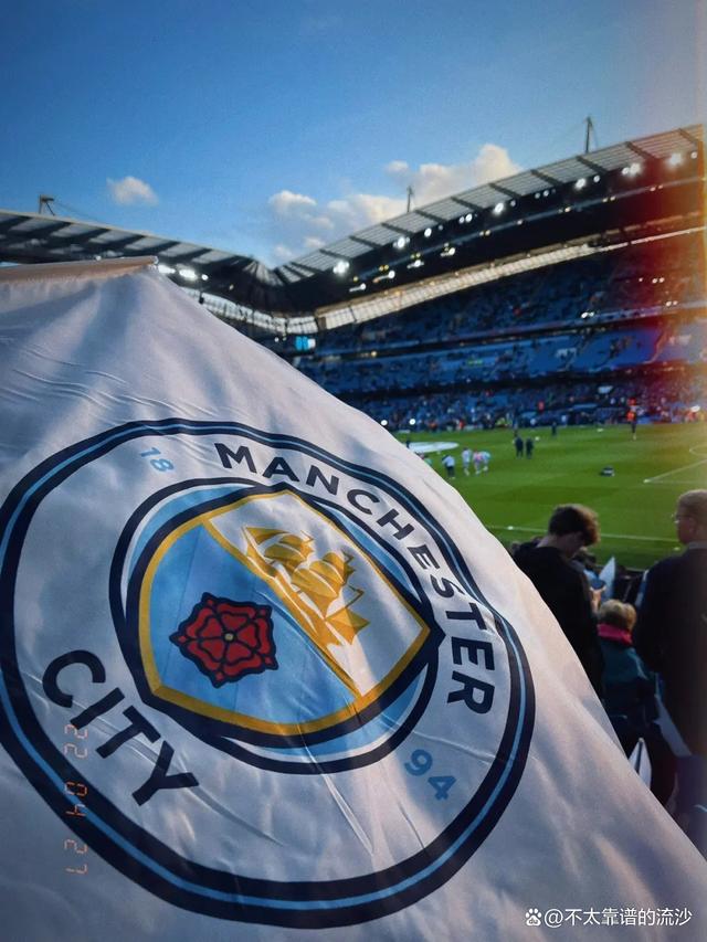 周末足坛激烈对决，拜仁、曼城、巴萨、AC米兰分别取得胜利，上演精彩绝杀。（周末豪门齐报捷！拜仁、曼城、巴萨、AC米兰相继取胜，上演压哨绝杀）