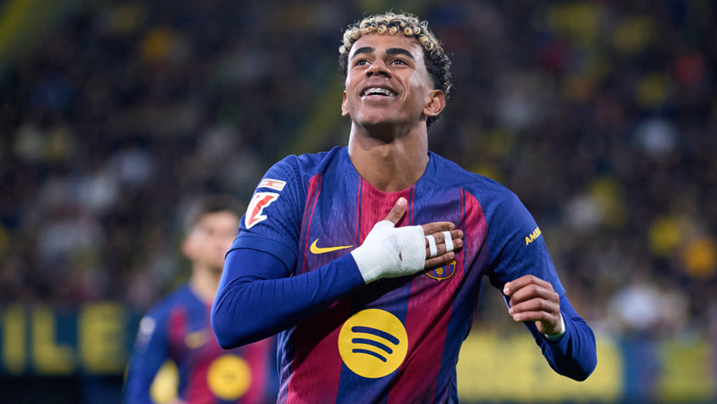 U22国足力克韩国U22，球迷在球员谢场时高喊“雄起”（U22国足击败韩国U22，谢场时球迷高呼“雄起”）