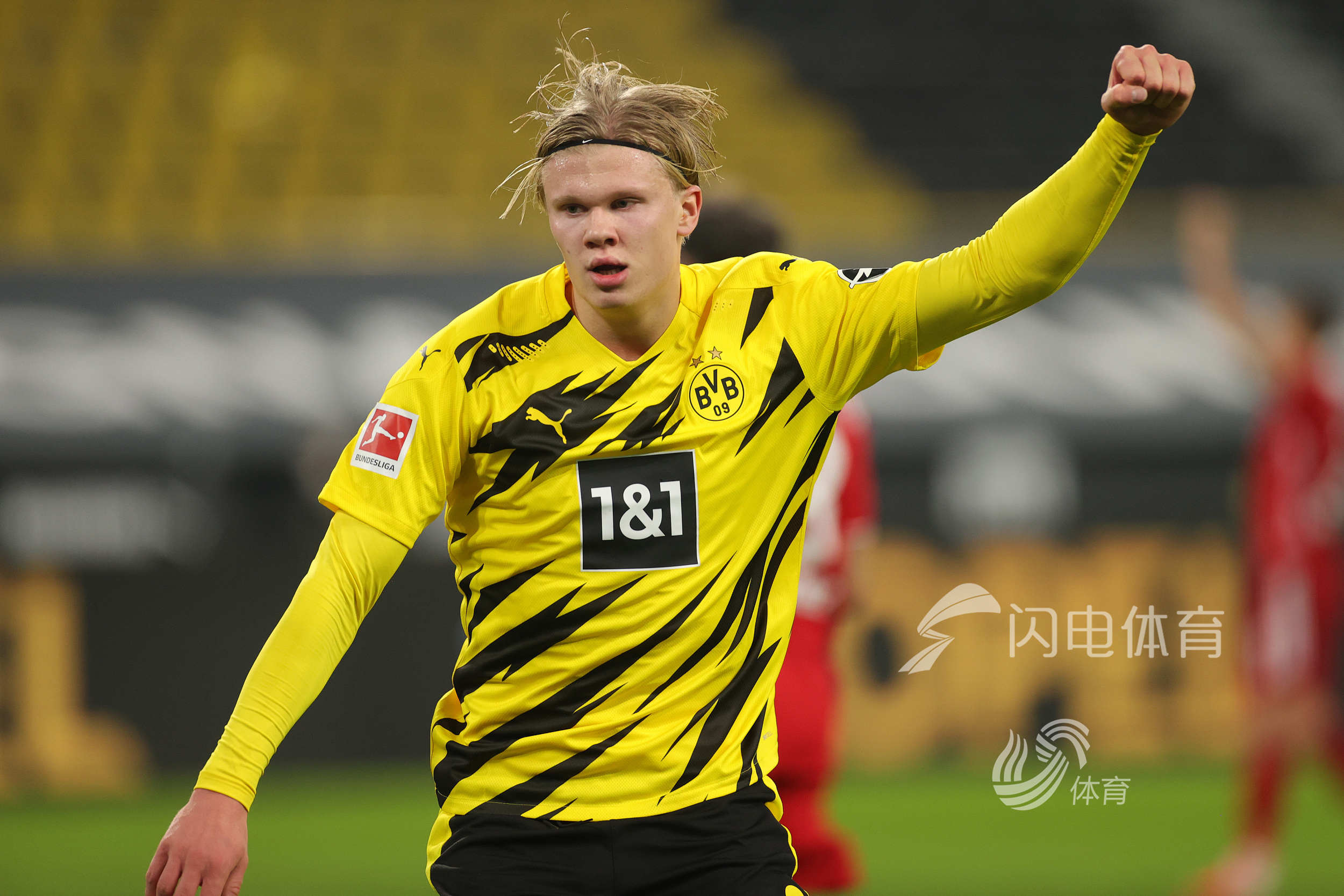 武汉三镇官宣：30岁前国脚合同到期离队，接近加盟中超第8（武汉三镇官方宣布：30岁前国脚合同到期离队，或将加盟中超第八名球队）