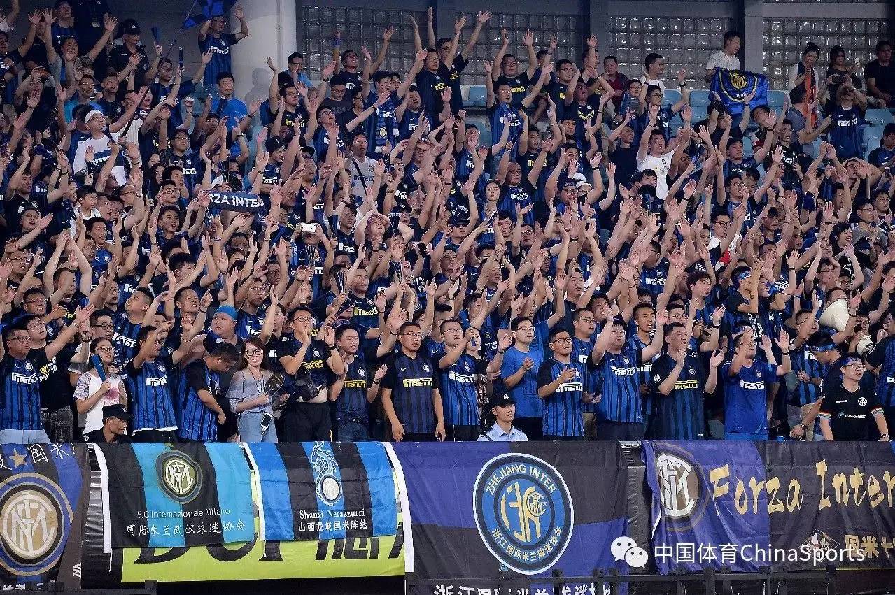 希尔-曼萨诺将执法皇马和毕包比赛，此前罚下赫伊森曾引争议（曾因罚下赫伊森惹争议，希尔-曼萨诺将吹罚皇马战毕包）