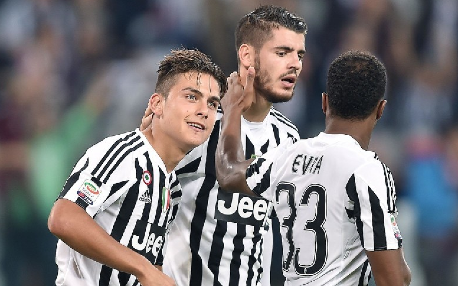 打进个人赛季德甲首球，丘库埃梅卡当选多特客战汉堡全场最佳（丘库埃梅卡收获赛季德甲首球，获评多特客场对阵汉堡全场最佳）